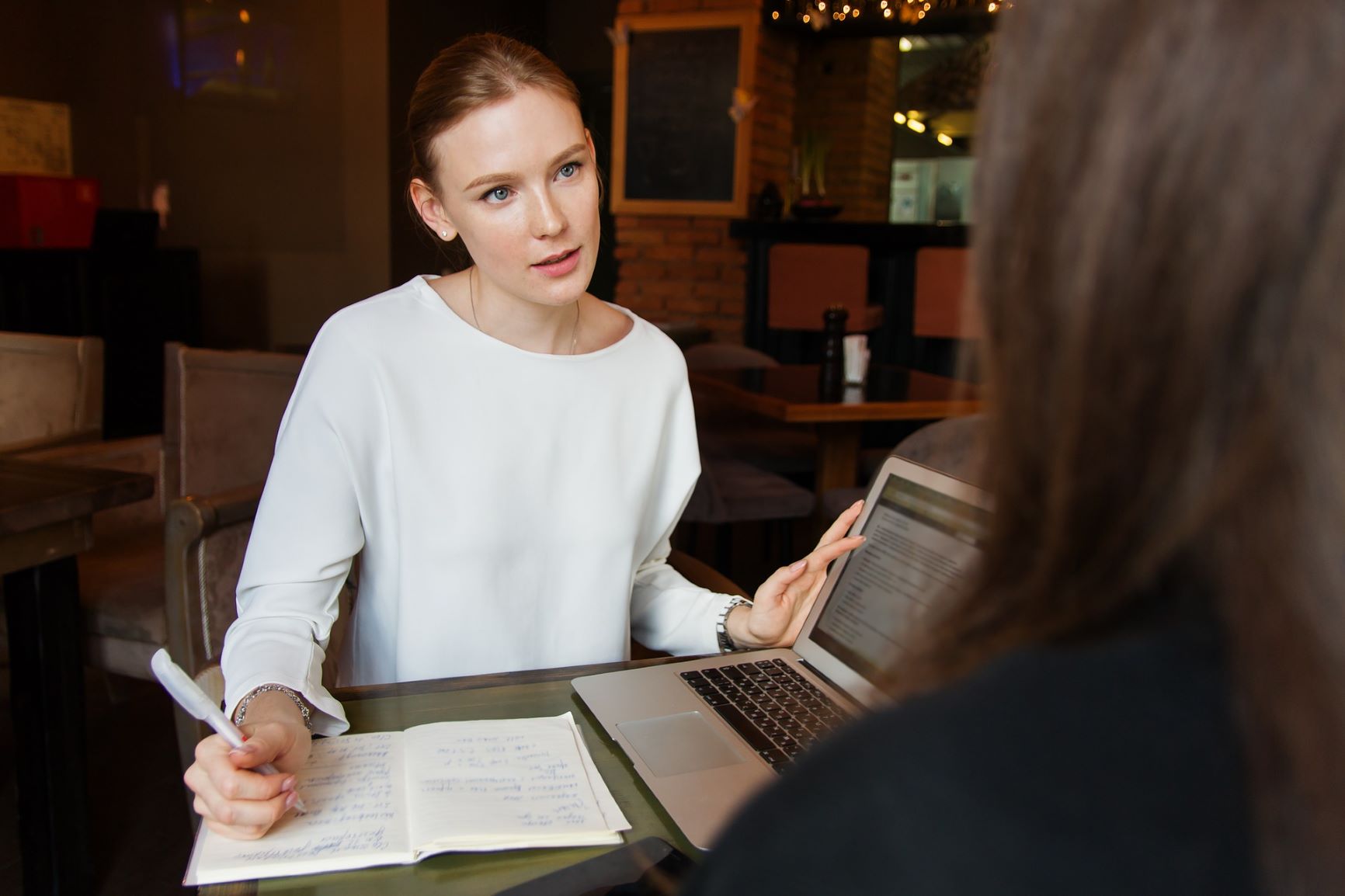 Primo incontro con la babysitter. Consigli per i genitori